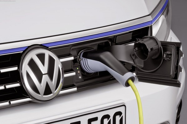 Volkswagen-Passat-GTE-2015-oef-007