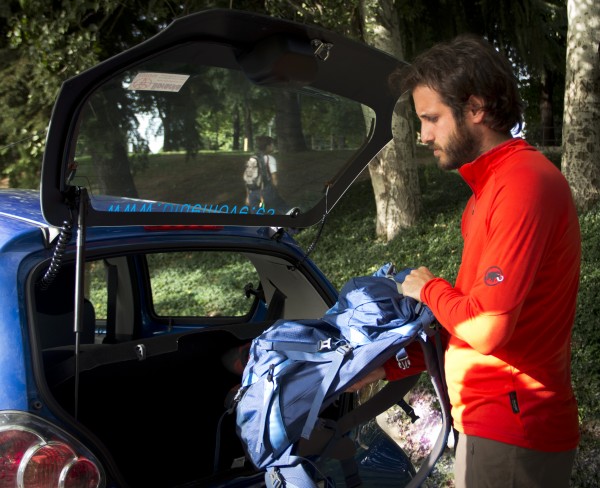 Pareja Bosque coche eléctrico madrid